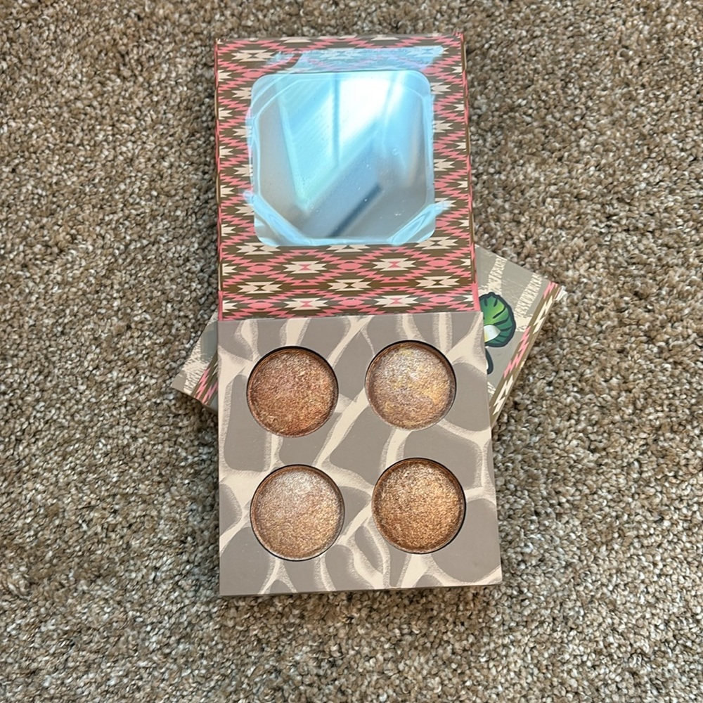 Bh cosmetics wild and radiant highlighter and bronzer palette